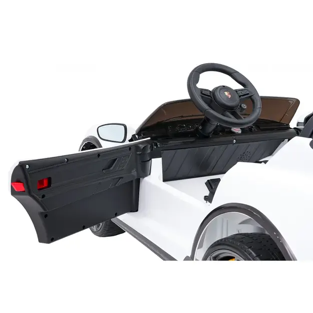 Porsche Taycan Turbo S Baltas 21